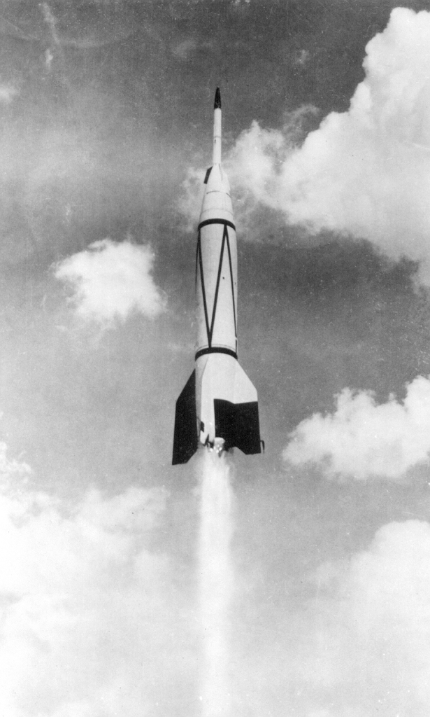 Rakety projektu Bumper již hravě překonaly magickou Kármánovu hranici. Zdroj foto: NASA, Public domain, via Wikimedia Commons