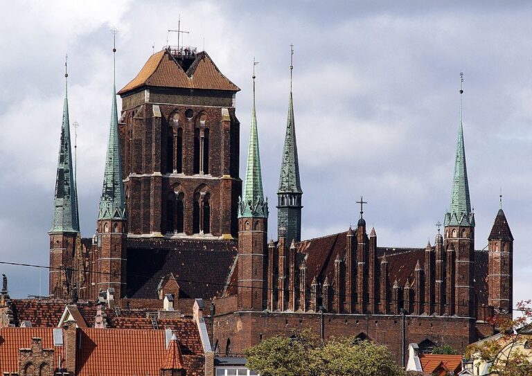 Albert Forster se měl podílet i na drancování slavné gdaňské baziliky. Zdroj fot: Stanislav Dusík, CC BY-SA 4.0 <https://creativecommons.org/licenses/by-sa/4.0>, via Wikimedia Commons