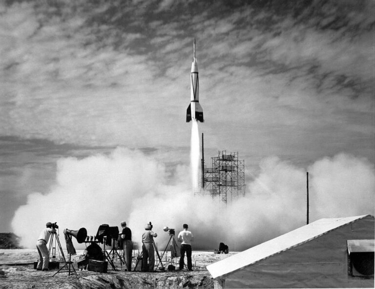 V americkém projektu Bumper sehrály významnou úlohu původní nacistické balistické rakety V-2. Zdroj foto: NASA/U.S. Army, Public domain, via Wikimedia Commons