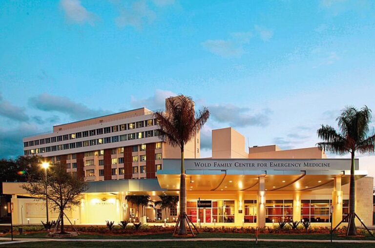K zázračnému zmrtvýchvstání Ruby dochází ve floridské regionální nemocnici Boca Raton.