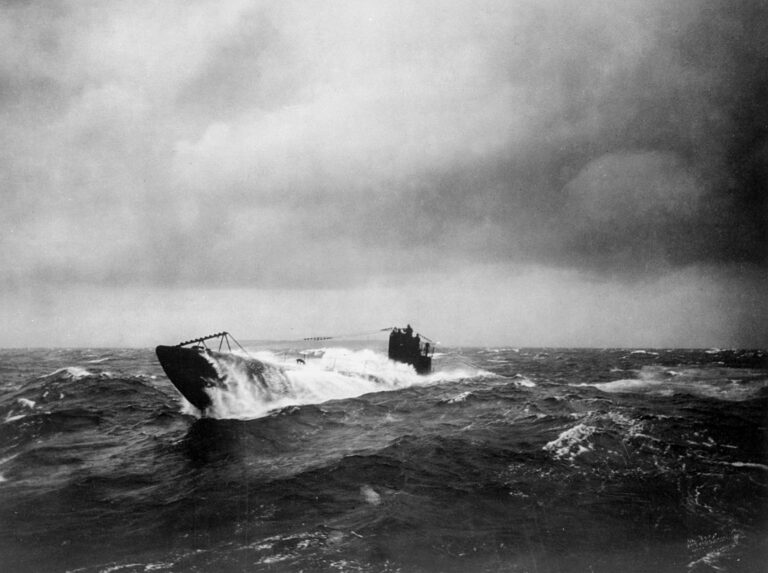 Posádka považovala UB-65 za prokletou. I proto byl na její palubu přivolán exorcista. Zdroj ilustračního obrázku: U.S. Navy photo 19-N-10586, Public domain, via Wikimedia Commons