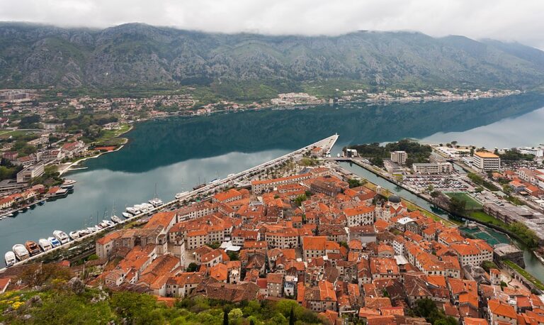 Historickou perlou Boky Kotorské je město Kotor. Zdroj foto: Diego Delso, CC BY-SA 3.0 , via Wikimedia Commons