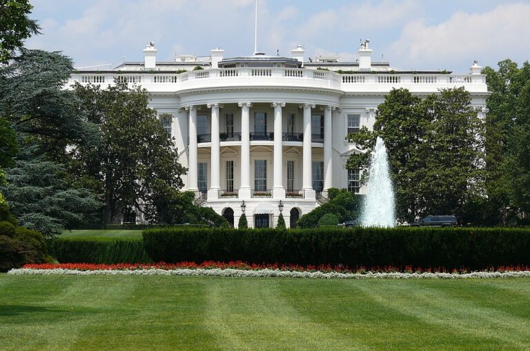 Není známo, že by tajná služba k ochraně prezidenta Spojených států využívala v prostorách Bílého domu i nějakou speciální jednotku „krotitelů duchů“. Zdroj ilustračního obrázku: Ad Meskens, CC BY-SA 3.0 , via Wikimedia Commons