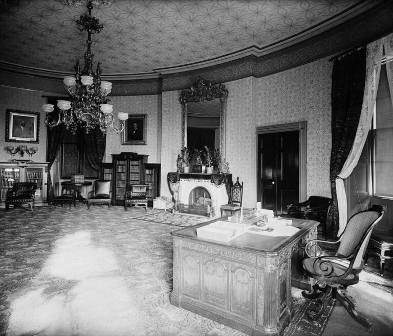 Duchové si v Bílém domě prý velmi oblíbili takzvanou Oválnou pracovnu. Zdroj foto: Library of Congress, Public domain, via Wikimedia Commons