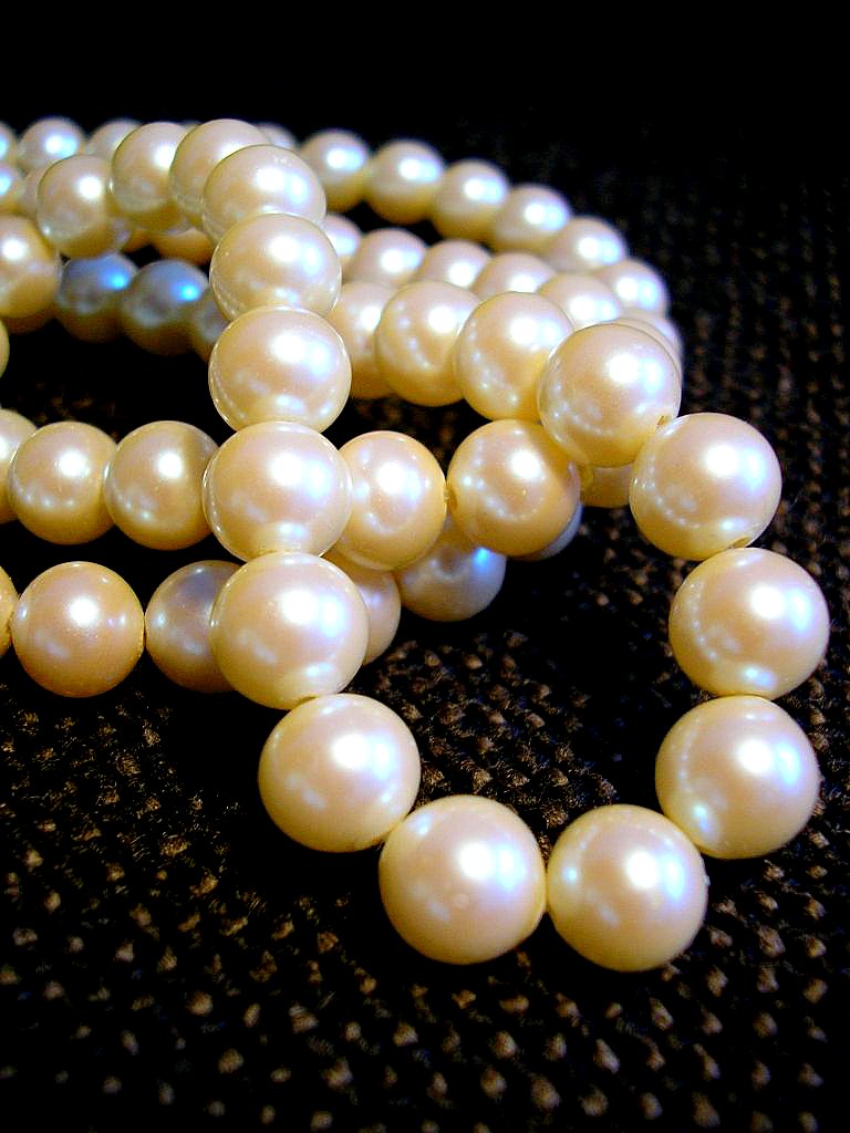 Kouzlo perlového šperku je nadčasové. Zdroj foto: Flickr.com user 