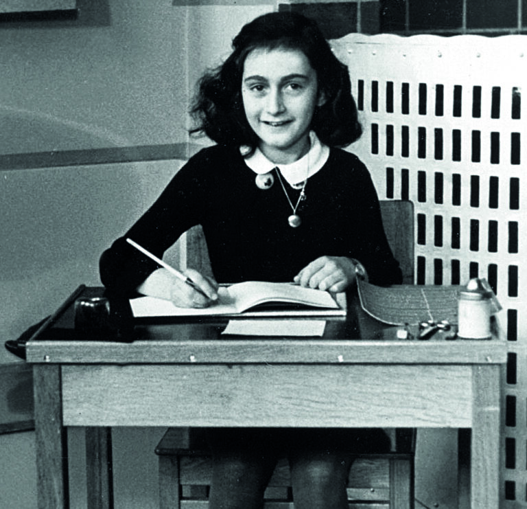 Anna Frank byla zabita nacisty v koncentračním táboře.