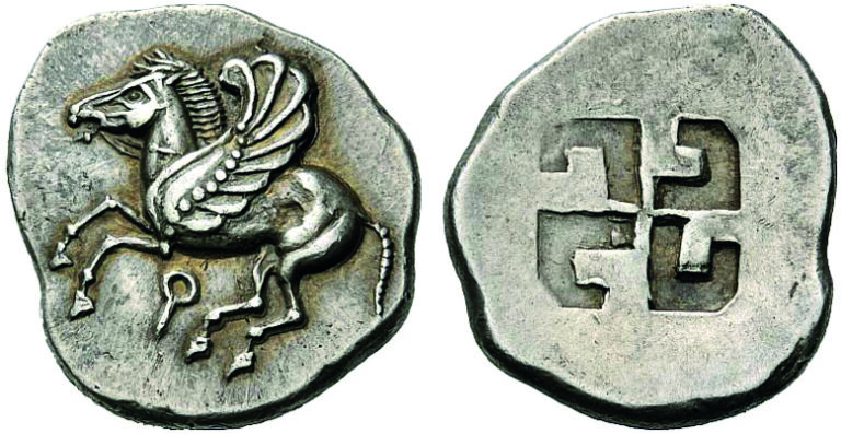 Symbol svastiky se objevuje také na starověkých korintských mincích.