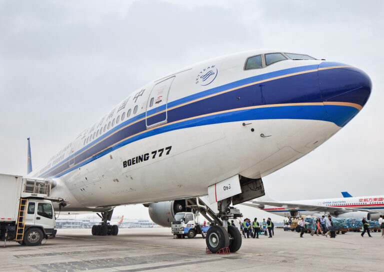 Boeing 777, na jehož palubě bylo přítomno 239 lidí, jako kdyby se doslova vypařil