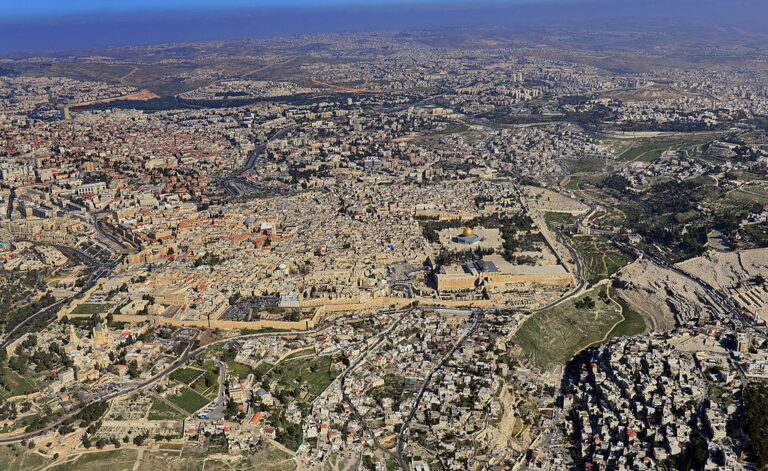 Letecký pohled na areál jeruzalémského Starého města. Zdroj foto: AVRAHAM GRAICER, CC BY-SA 4.0 , via Wikimedia Commons