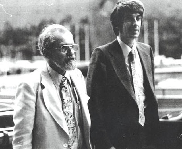 Allen Hynek (vlevo) byl původně skeptický. Nakonec se z něj stal jeden z nejvýznamnějších ufologů všech dob, foto US government / Creative Commons / Volné dílo