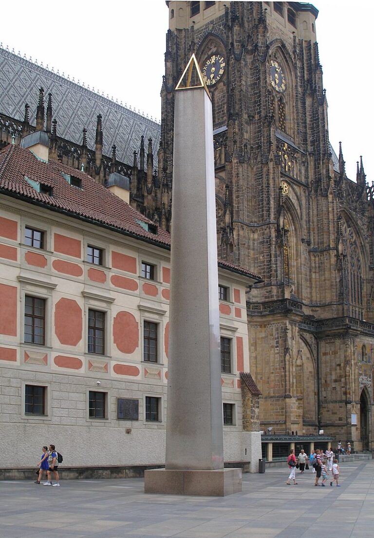 Pahorek Žiži se měl nacházet v místě, kde dnes stojí Mrákotínský obelisk, foto Jan Polák / Creative Commons / CC BY-SA 3.0