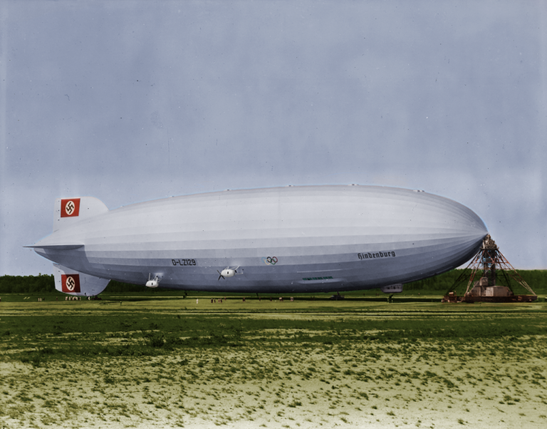 Vzducholoď Hindenburg 25. ledna 1937 v americkém Lakehurstu Foto: U.S. Department of the Navy. Bureau of Aeronautics. Naval Aircraft Factory, Philadelphia, Pennsylvania (USA)