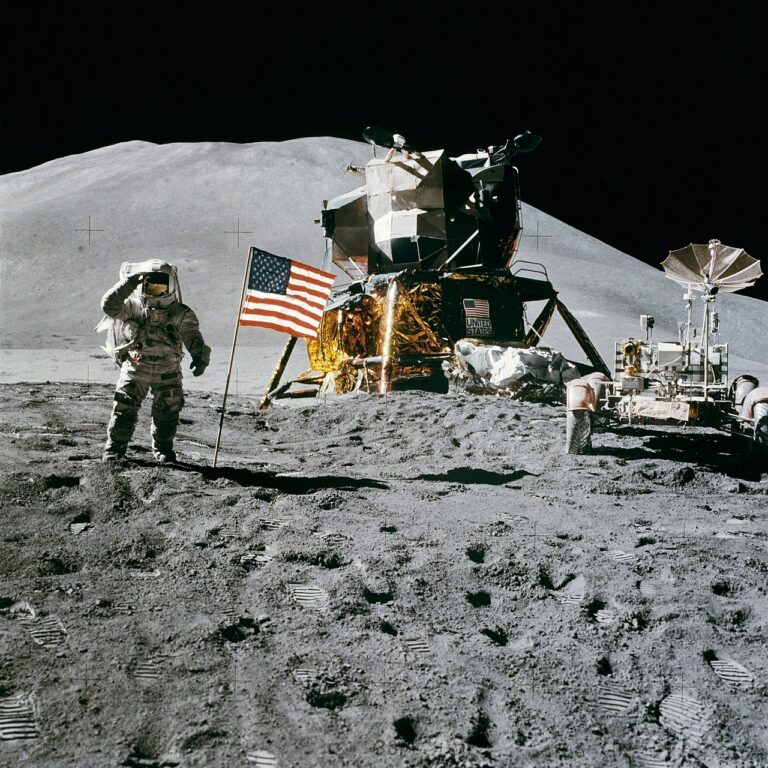 Je možné, že projekt Apollo nikdy neskončil?