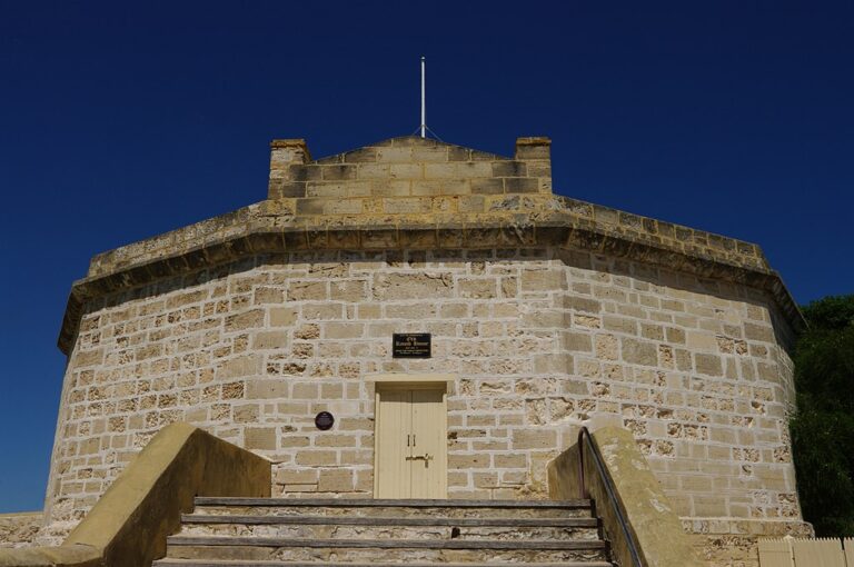 The Round House budí dojem malé pevnůstky. Zdroj foto: Photographs by Gnangarra...commons.wikimedia.org, CC BY 2.5 AU , via Wikimedia Commons