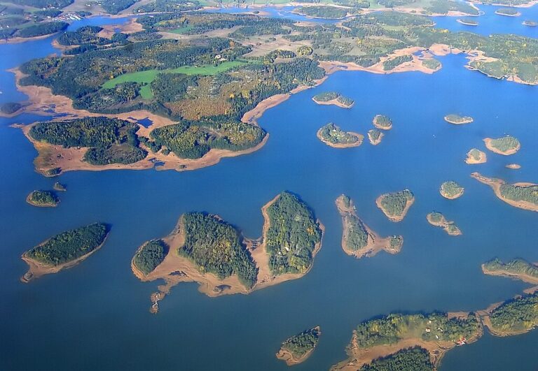 Neobydlených ostrovů je ve Finsku mnoho. Žádný však nemá takovou temnou pověst jako Omenainen. Zdroj ilustračního fota: Plenz 14:25, 15 October 2006 (UTC), CC BY-SA 3.0 , via Wikimedia Commons