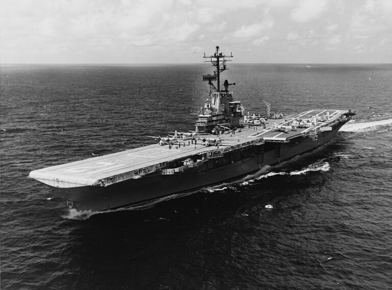 Letadlová loď USS Hornet. Zdroj foto: U.S. Navy, Public domain, via Wikimedia Common
