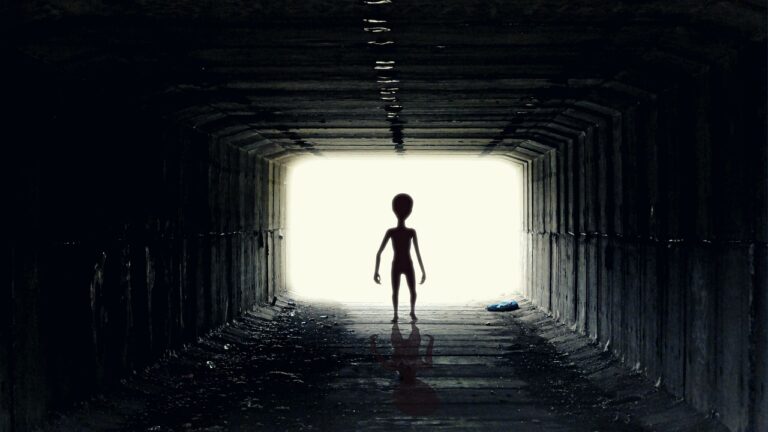 Hacker prý hledal utajované materiály o UFO a mimozemšťanech, foto Pixabay