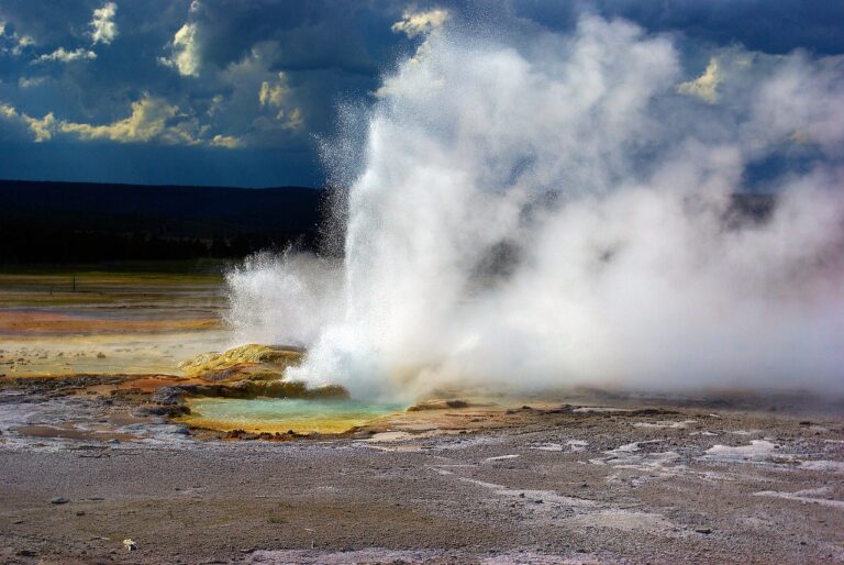 Termální gejzíry připomínají, že pod povrchem se skrývá žhavé magma, foto Pixabay