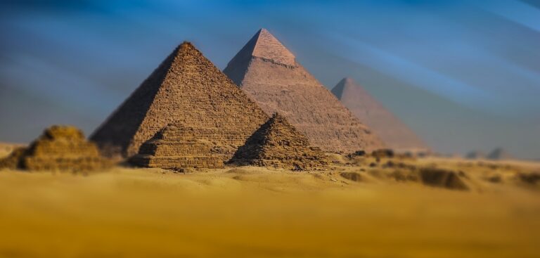 Marťanské pyramidy prý nesou nápadnou podobu s těmi v Egyptě, foto Pixabay