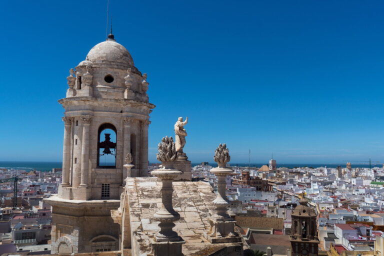 Španělský Cádiz je aktuálně horkým adeptem na následovníka Atlantidy. Zjistíme někdy, jestli jím opravdu je?