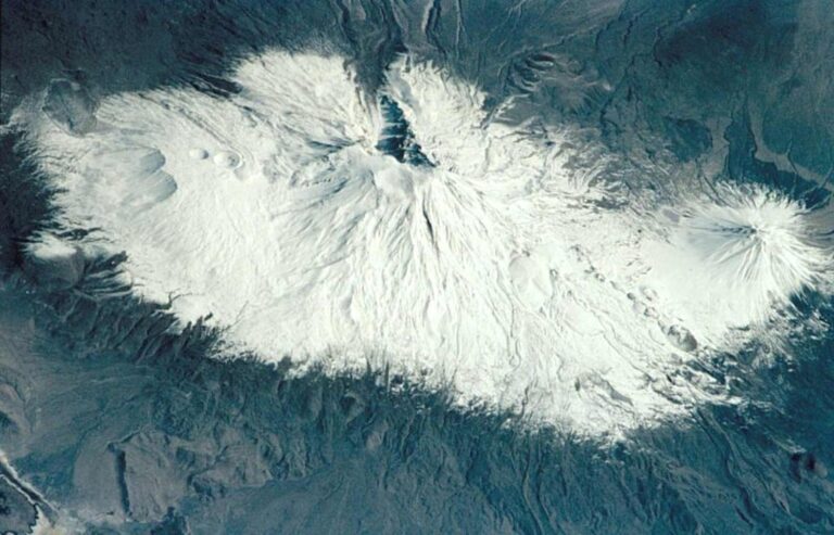 Satelitní snímek Araratu. Zdroj foto: NASA/JSC, Public domain, via Wikimedia Commons