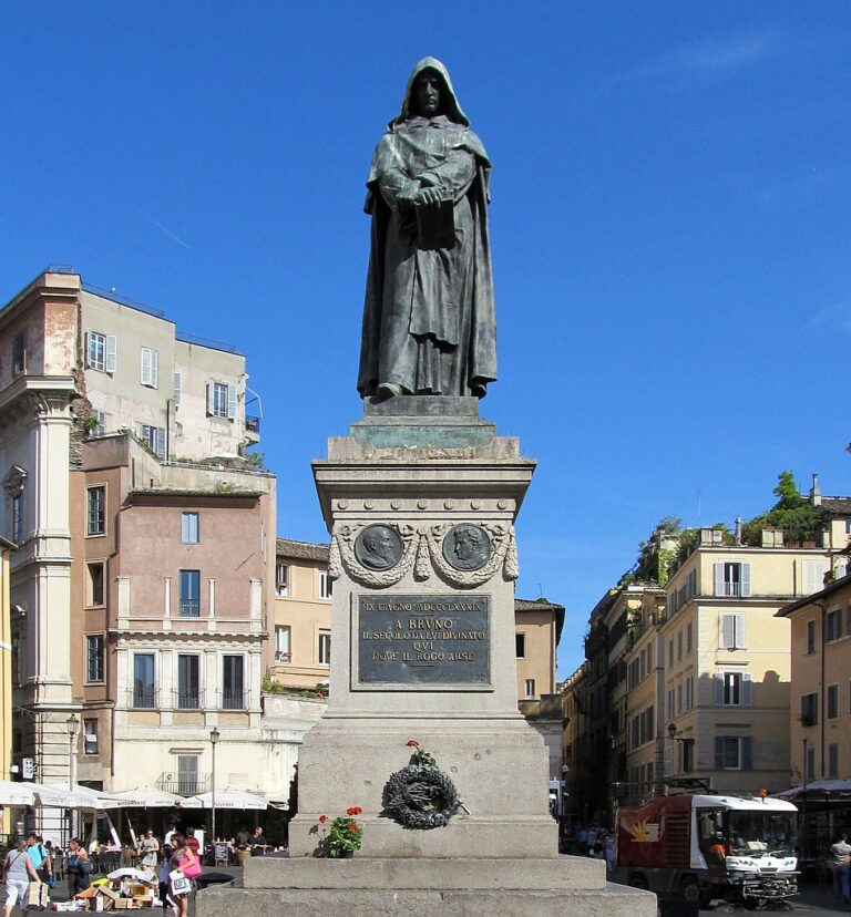Památník na Květinovém náměstí v Římě, kde byl Giordano Bruno v roce 1600 upálen. Zdroj foto: daryl_mitchell from Saskatoon, Saskatchewan, Canada, CC BY-SA 2.0 , via Wikimedia Commons