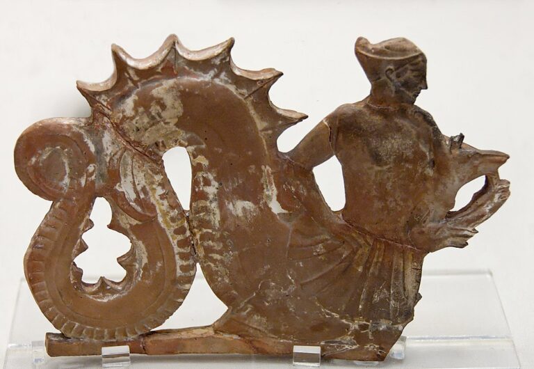 Starověká mořská obluda – Skylla. Zdroj foto: British Museum, Public domain, via Wikimedia Commons