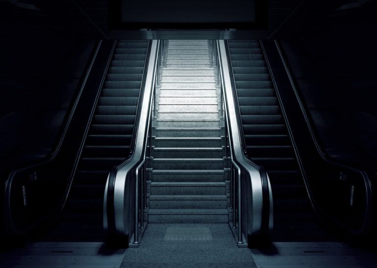 Proč je londýnské metro tak strašidelným místem? Může za to nějak historie města?
