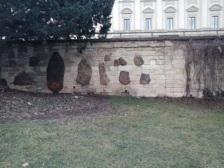 Záhadné kameny zazděné poblíž Lorety budí dodnes zájem badatelů. Foto : Petr Matura