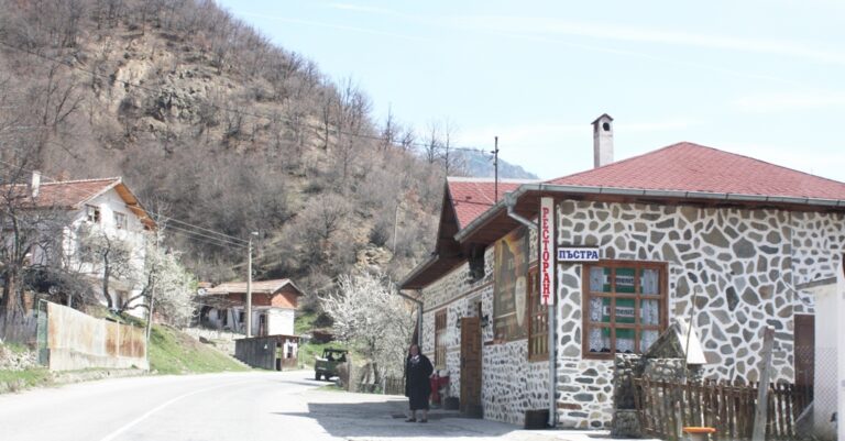 Izolované bulharské vesnice mají údajně v mnoha případech osobitý vlastní svět duchů a paranormálních entit. Zdroj ilustračního obrázku: Apostoloff, CC BY-SA 3.0 <https://creativecommons.org/licenses/by-sa/3.0>, via Wikimedia Commons