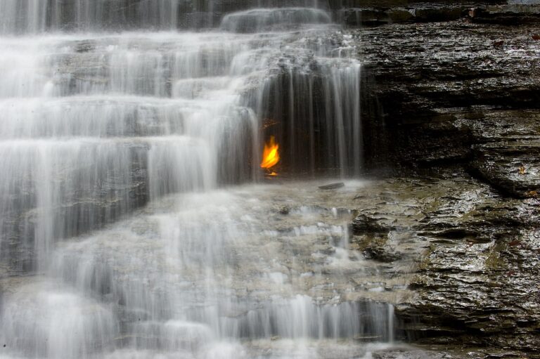 Věčné ohně jsou také věčnou záhadou, foto Mpmajewski / Creative Commons / CC BY-SA 3.0