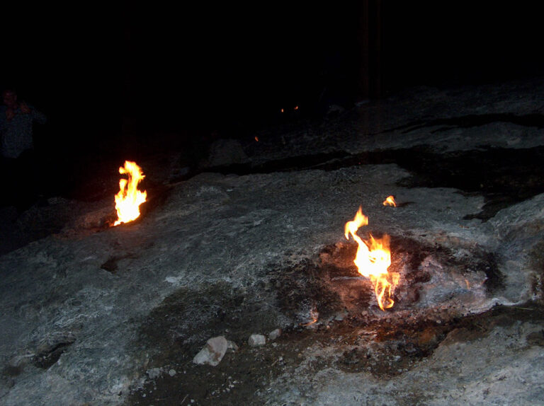 Turecký oheň Chiméra je znám už od starověku, foto Jyri Leskinen / Creative Commons /CC BY 2.5