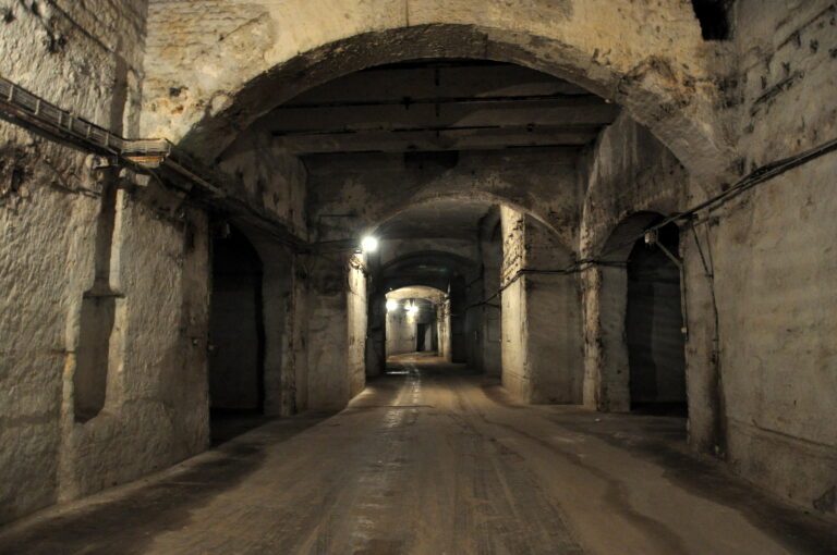 V podzemí prý mizí lidé, žije zde celá samostatná civilizace ovládaná sektou nebo se tu odehrávají armádní experimenty. Co z tohoto je pravda? Foto: By VinceB - Own work, CC BY-SA 3.0, Wikimedia commons