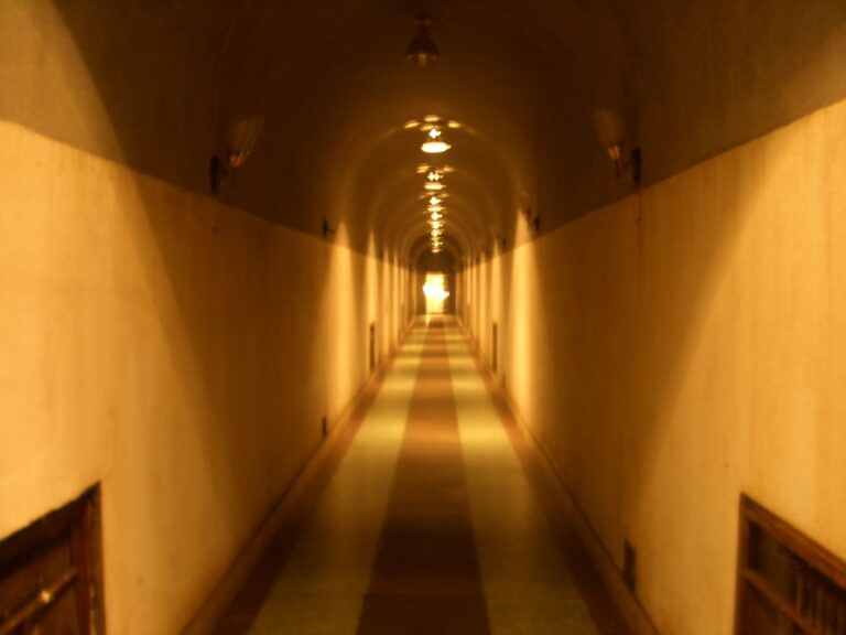 Kam mizí lidé, kteří se vydají podzemí prozkoumat? Chytí je Krysí národ nebo čínská armáda? Foto: User:Vmenkov - Self-photographed, CC BY-SA 3.0, Wikimedia commons