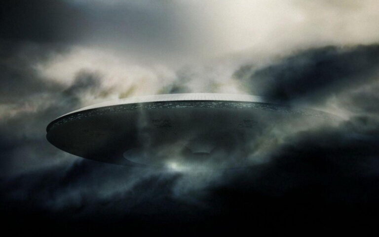 UFO nad Shawbury nakonec spatří stovky lidí. Jak ale pozorování vysvětlit?