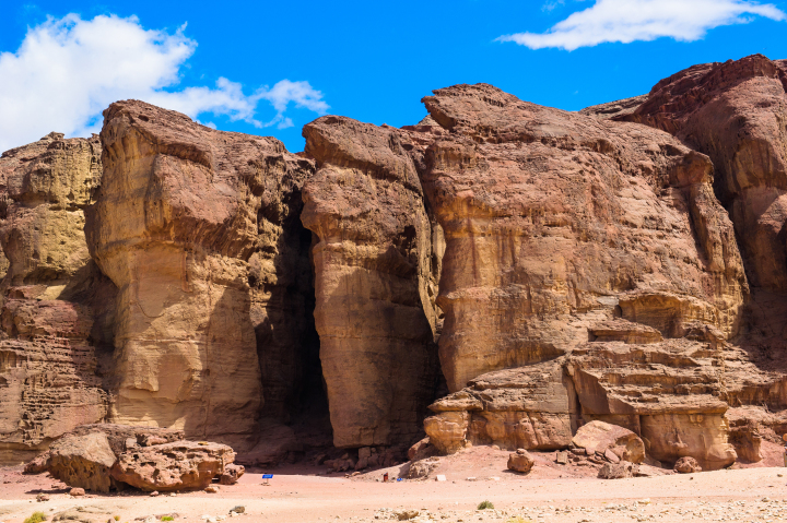 Dnes Jeskyni šelem obklopuje pustá poušť. Před tisíci lety to ale bývalo mnohem úrodnější místo.
