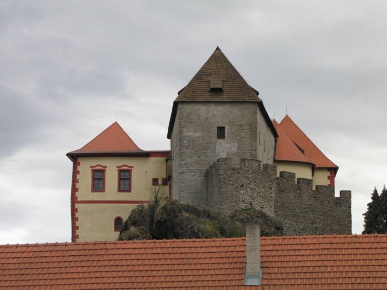 V roce 1673 byly na hradě Kámen nalezeny zazděné lidské ostatky. Foto autor