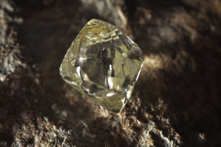 Sibiřské diamanty jsou cennější než podobné „obyčejné“ drahé kameny. Foto: CC- Géry PARENT - Public Domain
