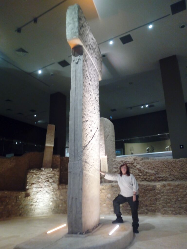 Představu o velikosti pilířů si můžete udělat v Archeologickém muzeu v Şanlıurfa