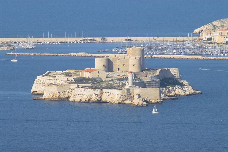 Pevnost na ostrově byla využívána jako těžký žalář. Zdroj foto: Jan Drewes (www.jandrewes.de), CC BY-SA 2.5 , via Wikimedia Commons