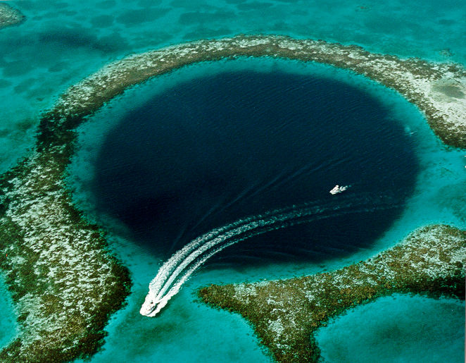 Tvor se má vyskytovat v moři kolem modrých děr, foto U.S. Geological Survey (USGS) / Creative Commons / Volné dílo