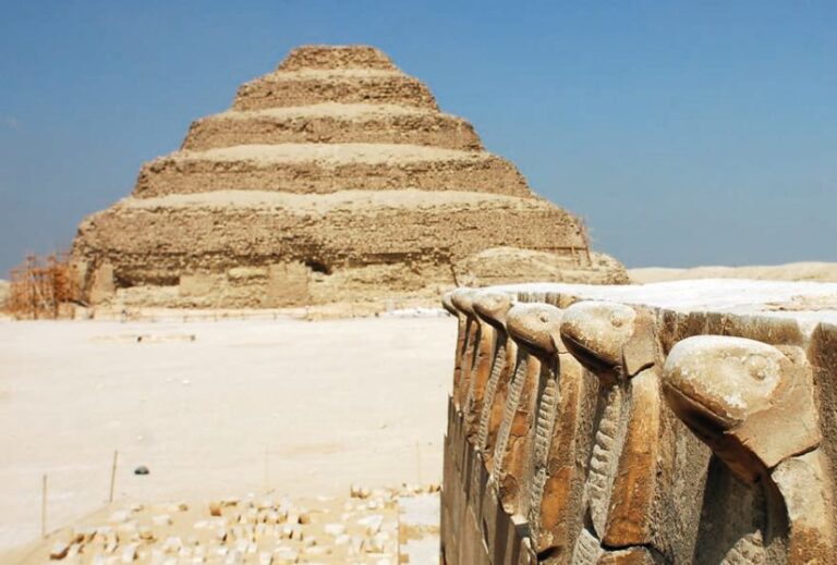 Tajemný objekt byl nalezen v egyptské Sakkáře. Archeology ale předběhli vykradači hrobek.