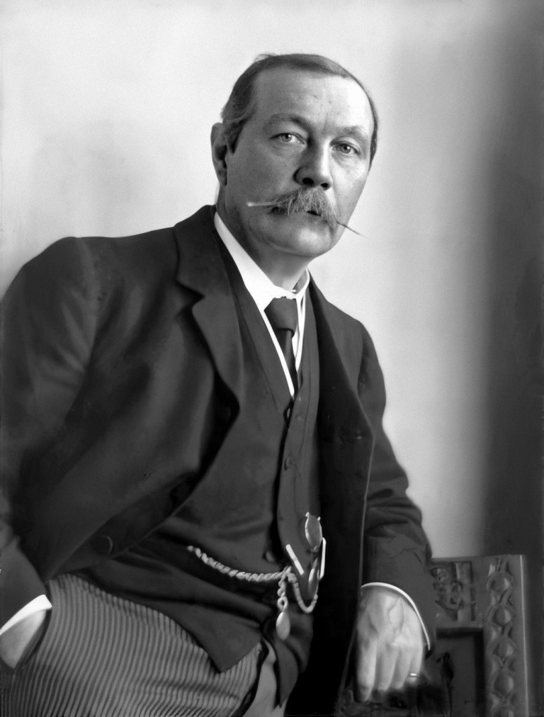 Arthur Conan Doyle, autor Ztraceného světa. Zdroj foto: Walter Benington, Public domain, via Wikimedia Commons