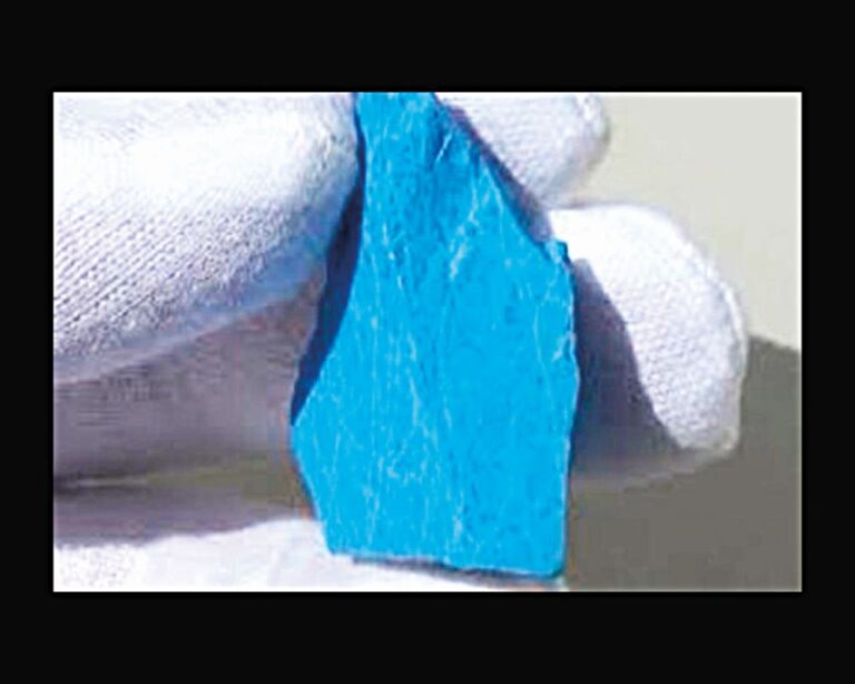 Objeveny byly i záhadné modré kameny.