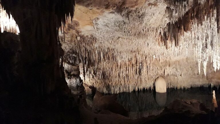 Na Mallorce jsou i takzvané jeskyně draků. S příběhem draka z hlavního města ostrova však nemají nic společného. Zdroj foto: Rikki Mitterer, CC BY-SA 4.0 , via Wikimedia Commons