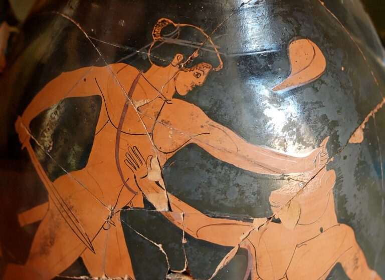 Théseus bojuje s Minotaurem. Fragment řecké keramiky. Zdroj foto: Vatican Museums, Public domain, via Wikimedia Commons