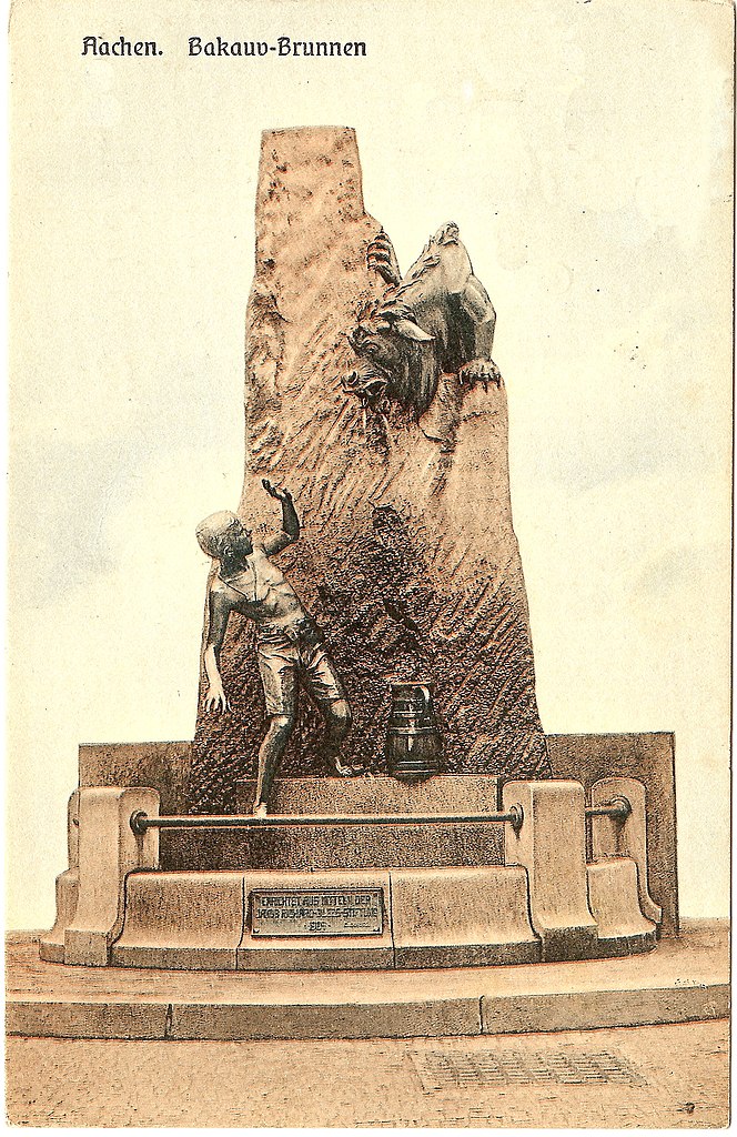 První socha záhadného tvora (stav z roku 1911) byla zničena-roztavena za druhé světové války. Zdroj obrázku: Karl Kraus (Entwurf), Public domain, via Wikimedia Commons