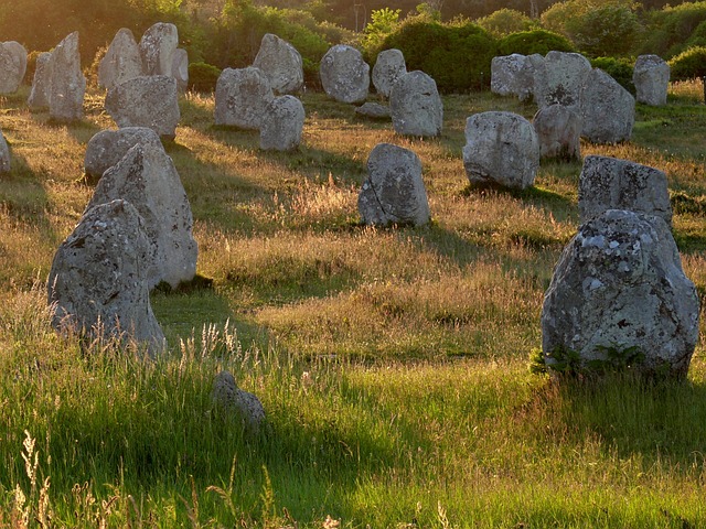 Menhiry jsou opředeny mnoha legendami a jejich funkce je dodnes záhadou. Foto: Pixabay
