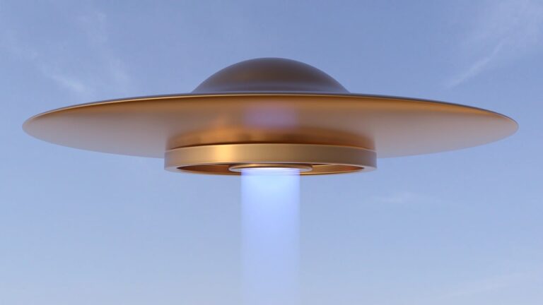 Arnoldovo přirovnání UFO k létajícím talířům se rychle ujalo, foto Pixabay