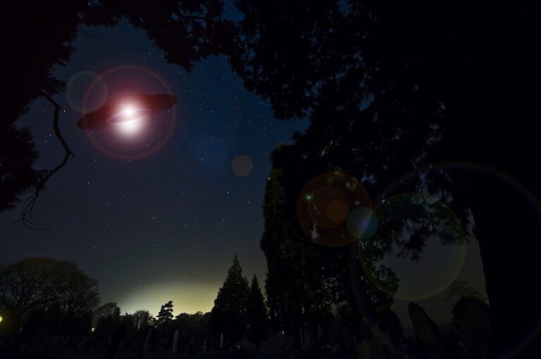 Po spatření záhadných světel nad pastvinami se Cookovi začínají klonit k mimozemské teorii, foto Pixabay
